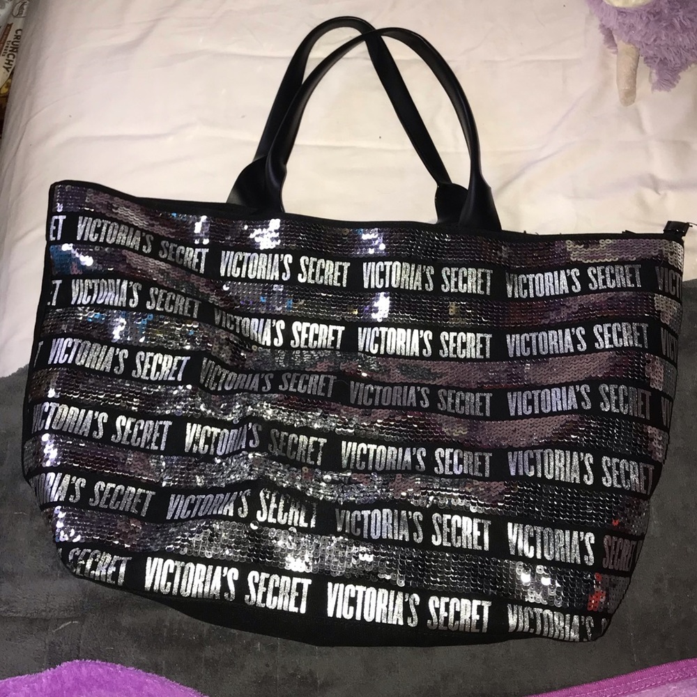 large vs weekender - Picture 4 of 6
